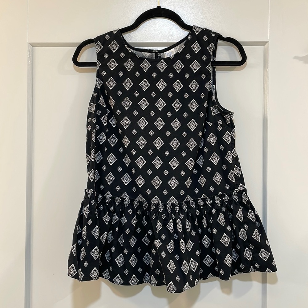 Black top with patterns